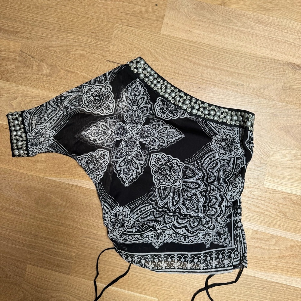 Arden B Black and White Asymmetrical Tie Front Blouse